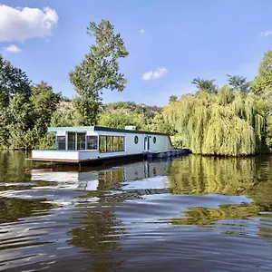 Houseboat - Place In Praha